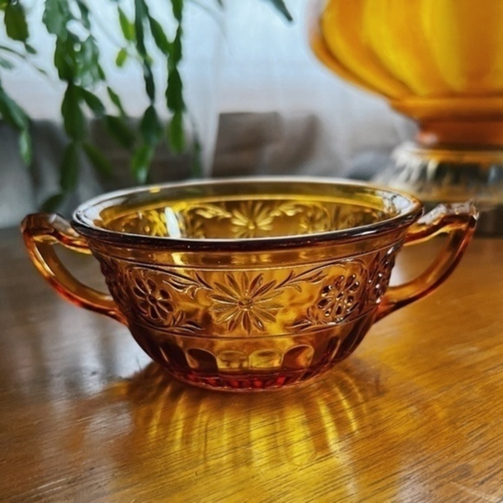 Indiana Glass Daisy Amber Double Handled Bowl